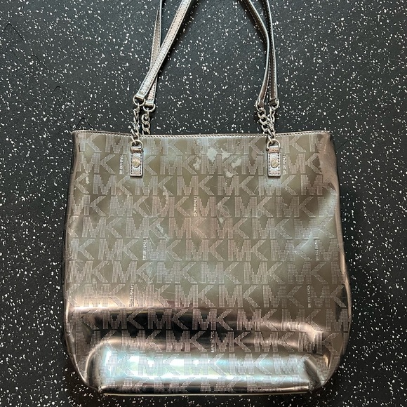 Michael Kors Signature Mirror Metallic Jet Set Chain Tote - Picture 2 of 4